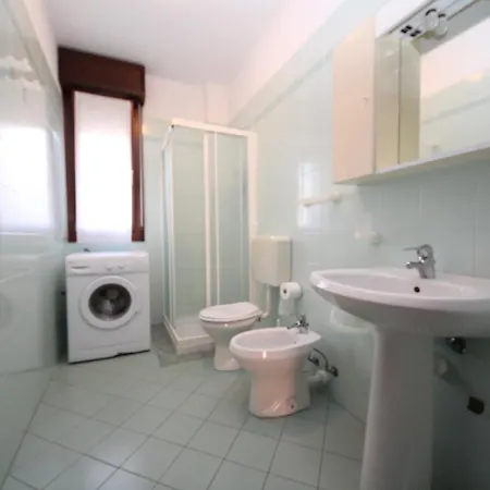 In 33097 Apartment