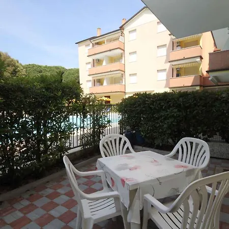 In 33097 Apartment