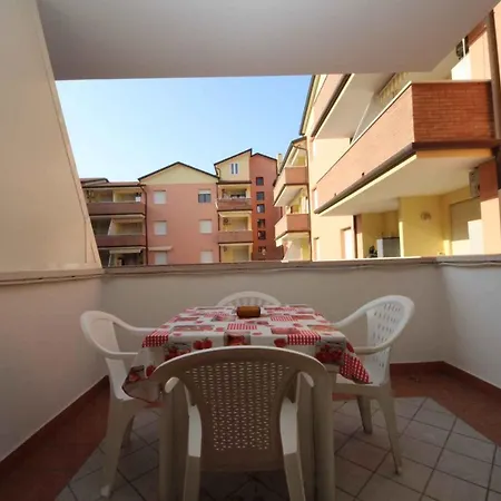 Apartment In 33097